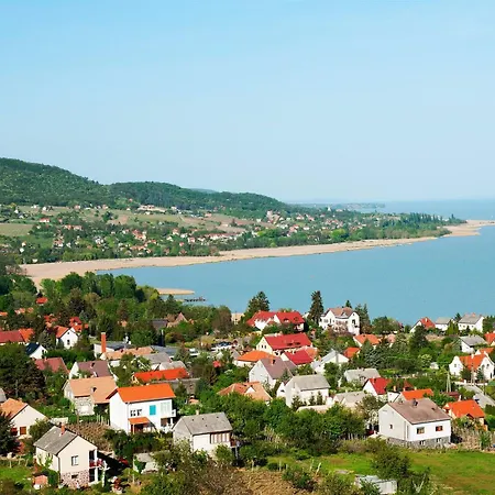 Fulop Panzio Near Balaton 게스트하우스 *