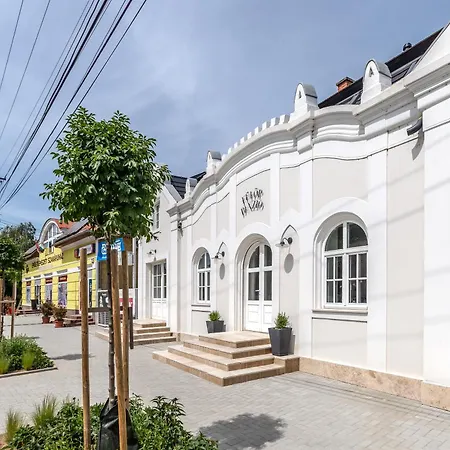 Fulop Panzio Near Balaton 게스트하우스